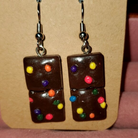 Brownie dangle earrings - Picture 1 of 1